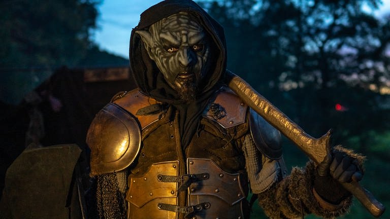 Ein Ork-Krieger sorgt für Angst und Schrecken. Auch die LARP Community kann ihre detailreichen Kostüme präsentieren.