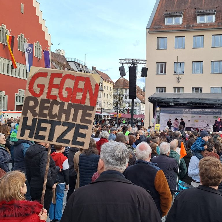 Rund 4.000 Menschen bei Demo in Ravensburg