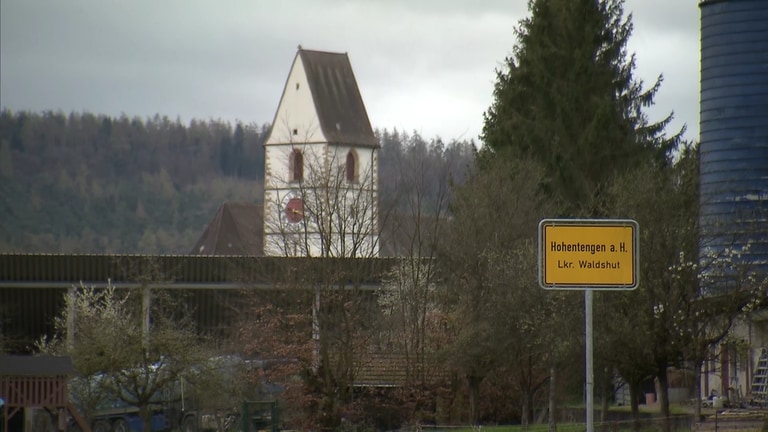 In Hohentengen (Kreis Waldshut) soll am Dienstagabend ein 19-Jähriger seine Eltern und seinen Bruder getötet haben. (Foto: SWR, David Zastrow)