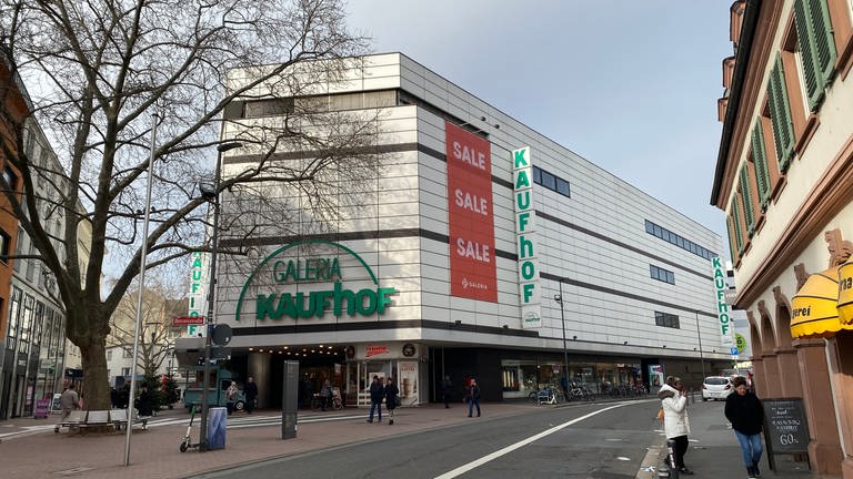 Das Galeria Kaufhof Gebäude in Mainz im Januar 2024. Wie es nach der dritten Insolvenz des Konzerns weitergeht, ist ungewiss. (Foto: SWR, Sabine Steinbrecher)