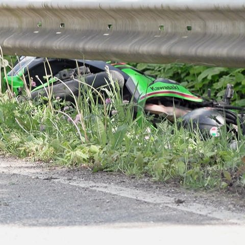 Ein 19-Jähriger stirbt bei einem tödlichen Motorradunfall bei Wincheringen